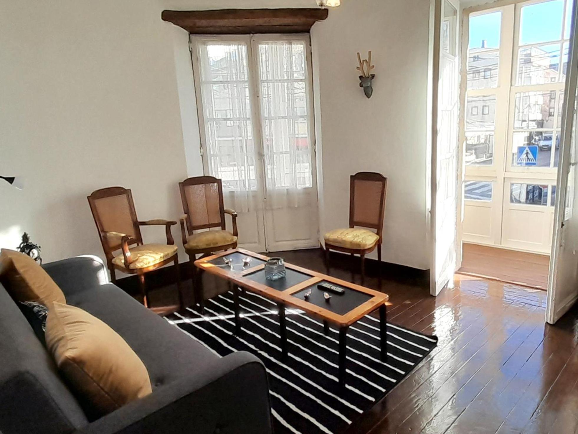 Piso Centrico Amplio, Luminoso, En Casa De Piedra Apartment Гуитириз Екстериор снимка
