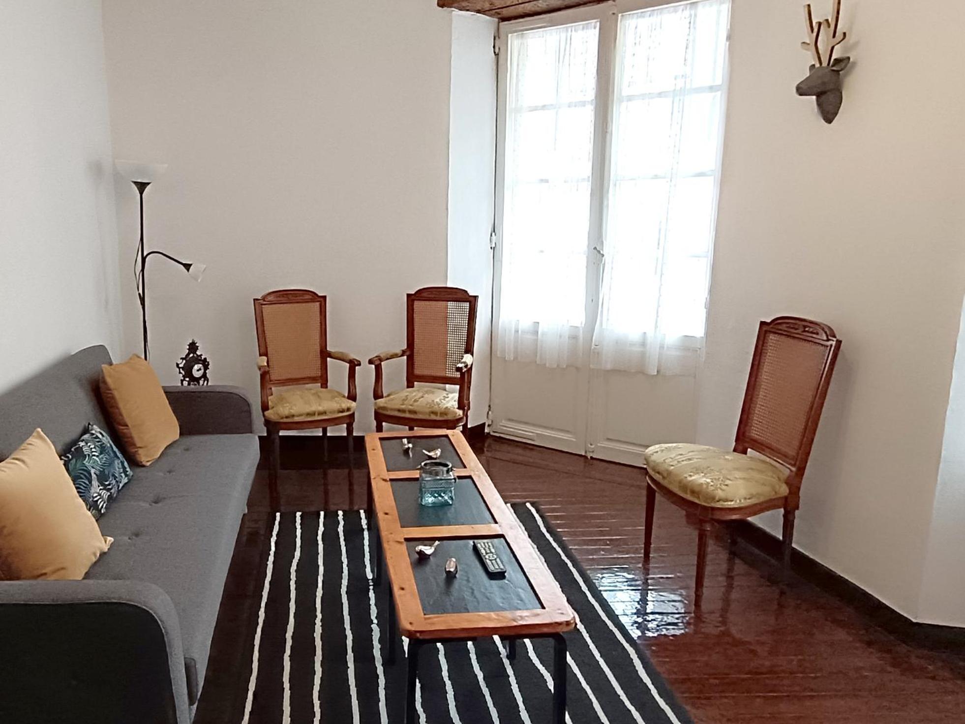 Piso Centrico Amplio, Luminoso, En Casa De Piedra Apartment Гуитириз Екстериор снимка